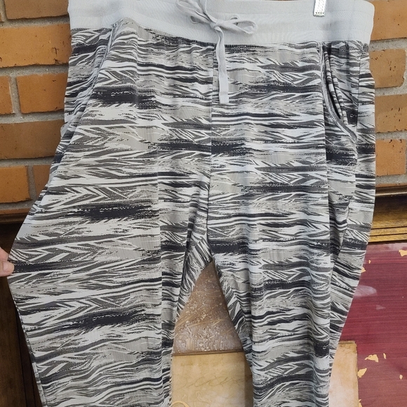 Zumba Fitness Gray and White Joggers XL & A New Day Cardigan - Picture 5 of 14